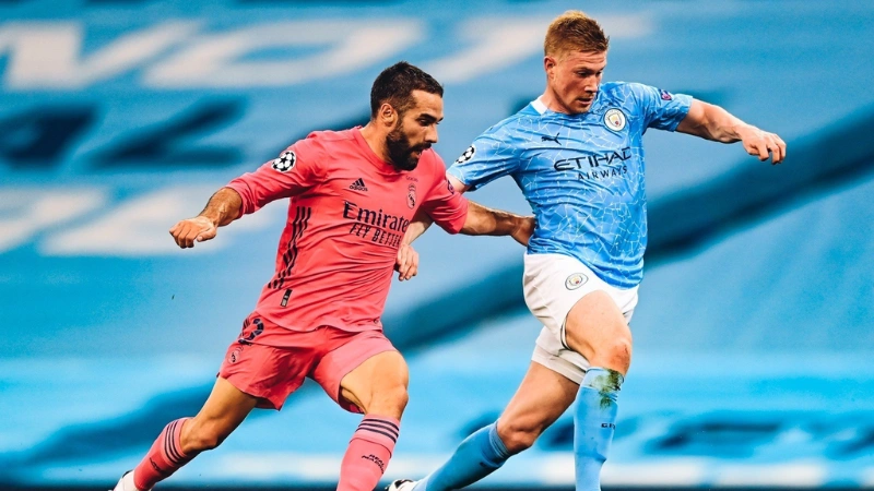 Yếu tố sân bãi và thời tiết ảnh hưởng đến thời lượng kiểm soát bóng