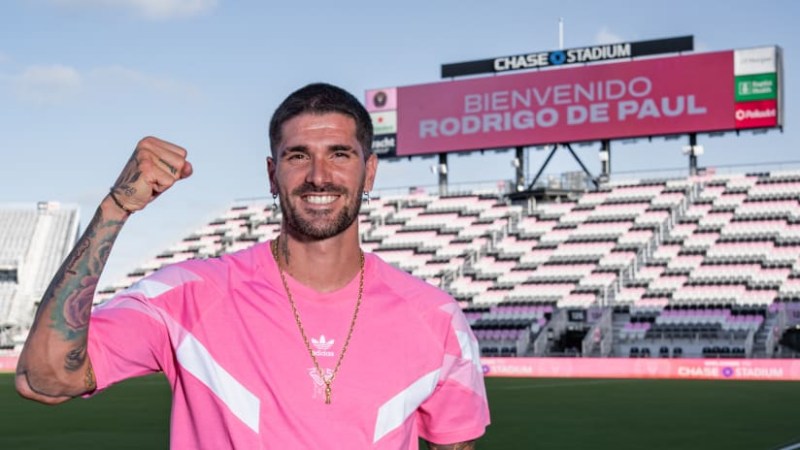 Tổng hợp những thương vụ chuyển nhượng bất ngờ trong tháng 7