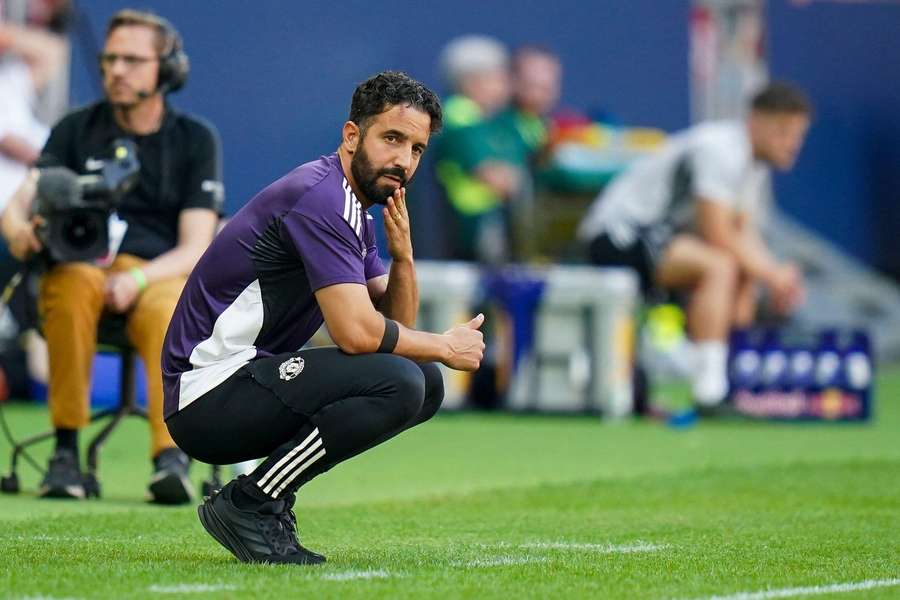 HLV Amorim xác nhận loạt ngôi sao MU không còn nằm trong kế hoạch