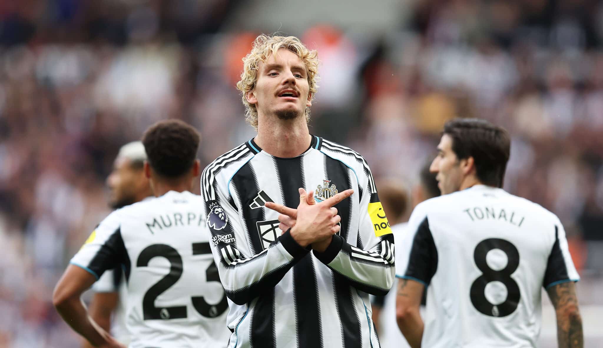 Woltemade “thả tín hiệu” gái xứ Geordie