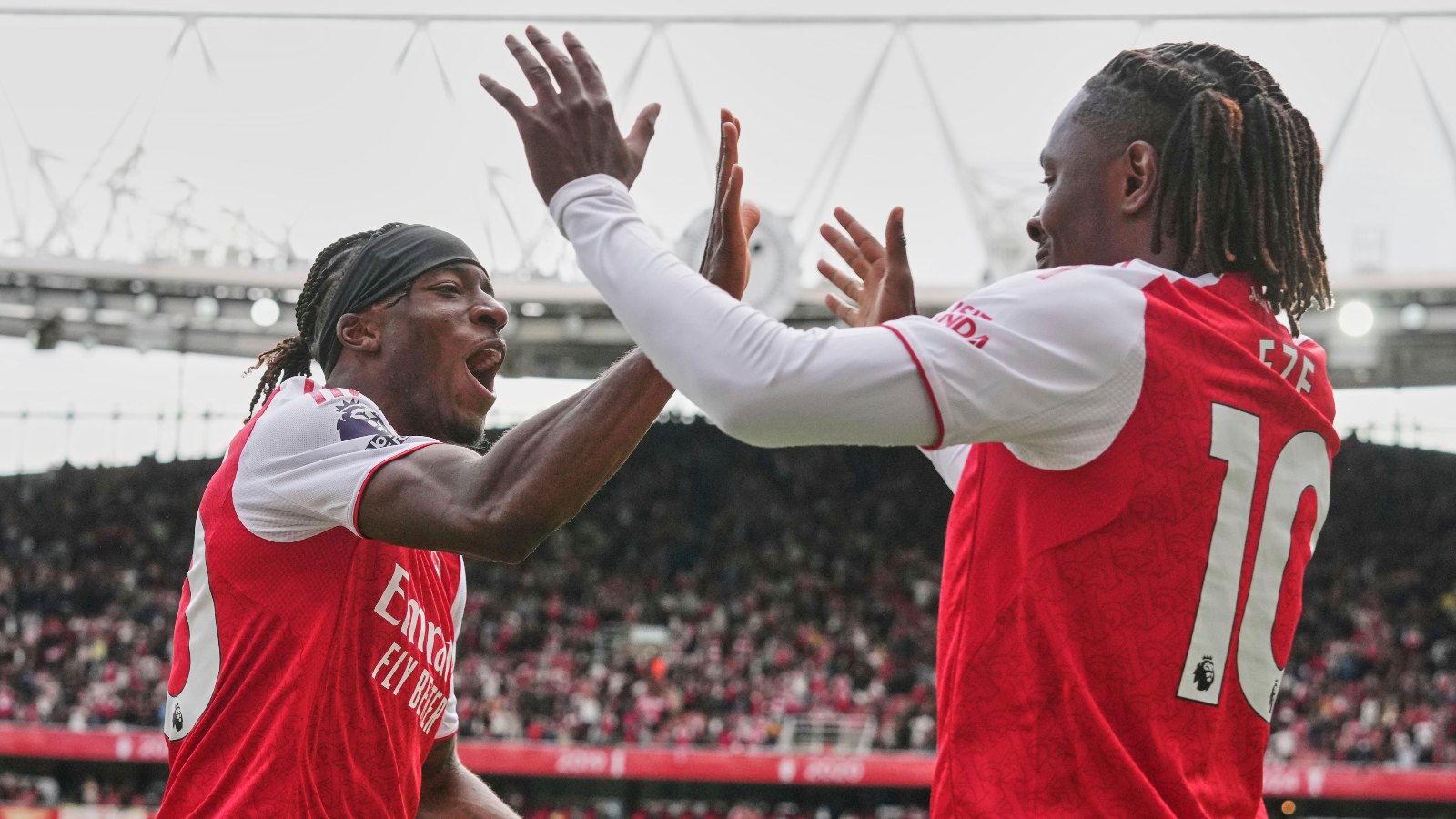 Eze ghi dấu ấn bằng hành động đẹp sau bàn thắng mở tỷ số