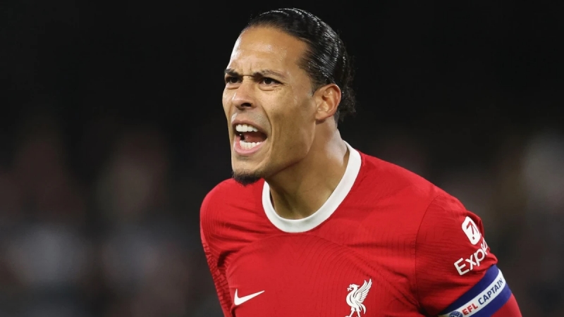 Van Dijk phản đối nhận định về khó khăn của Liverpool