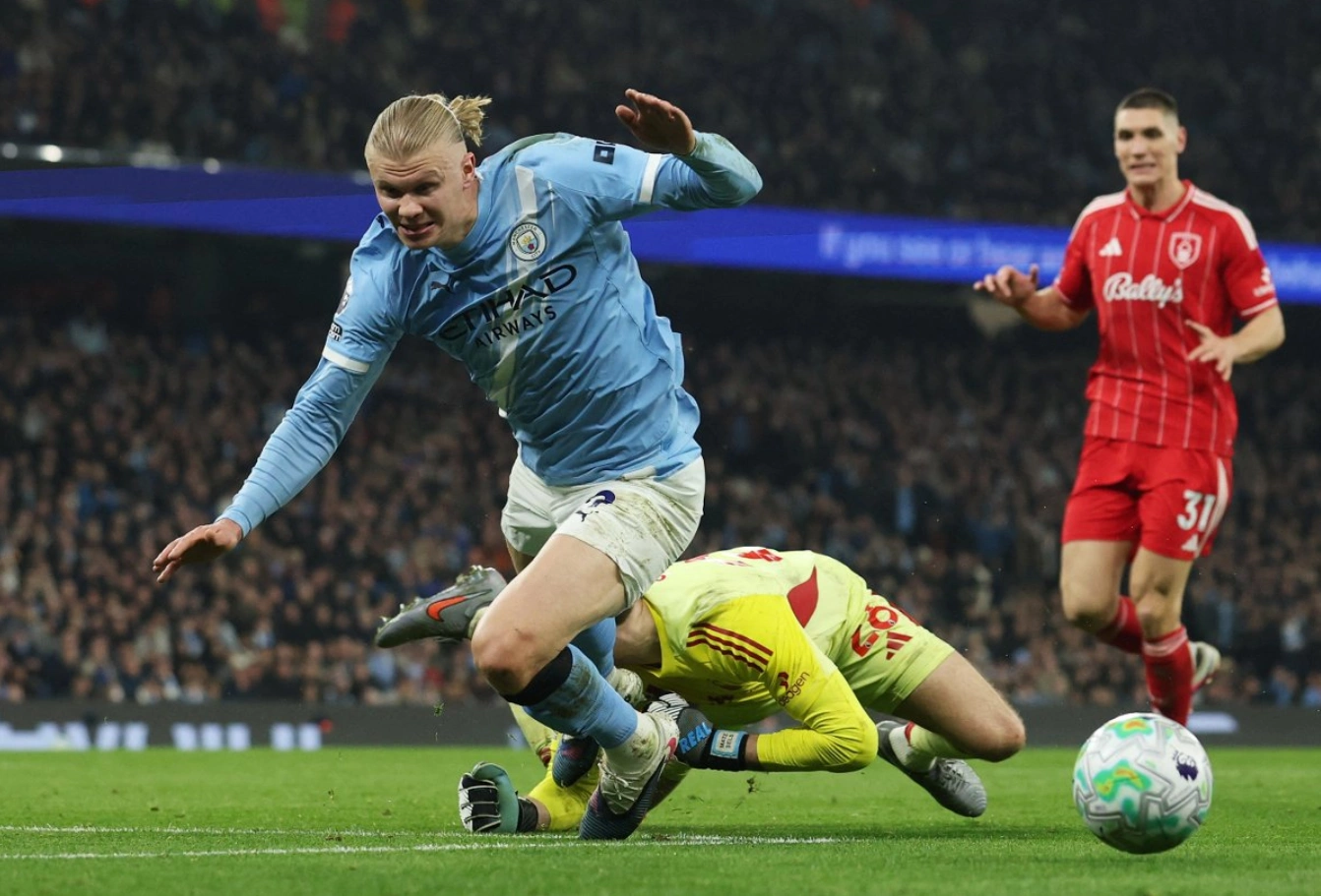 Man City lại khổ vì VAR